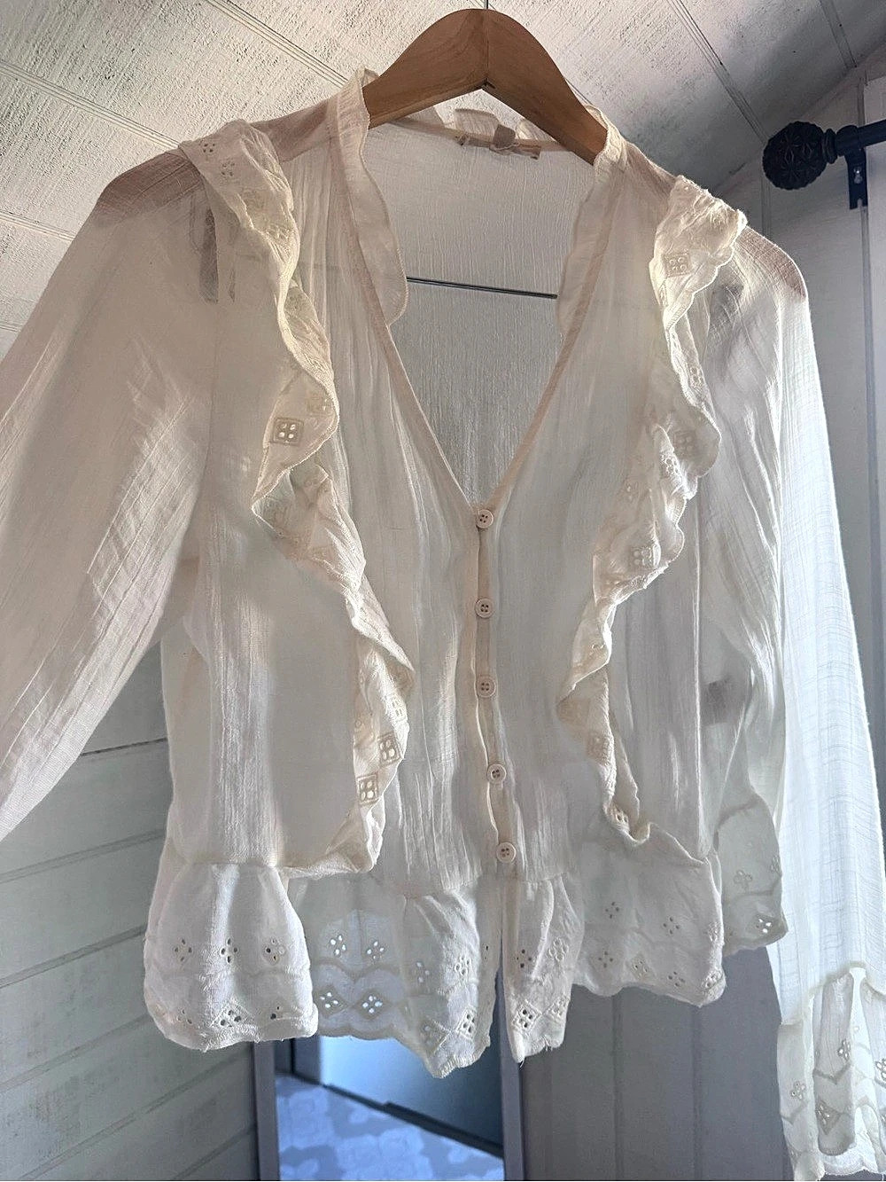 Rebellion Ruffled Eyelet Blouse in White Size Large Like New